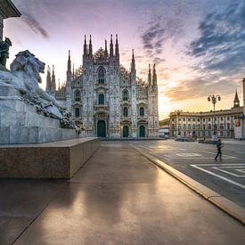 De Stilte van de Dageraad: Piazza del Duomo en de Dom in Ochtendlicht van Bart Ros