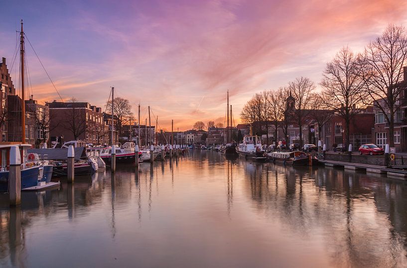 Wijnhaven in Dordrecht van Ilya Korzelius