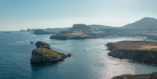 De kust bij Lindos baai, Lindos, Rhodos, Rhodes, Griekenland