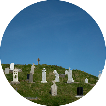 Oud kerkhof aan de kust in Ierland van Bo Scheeringa Photography
