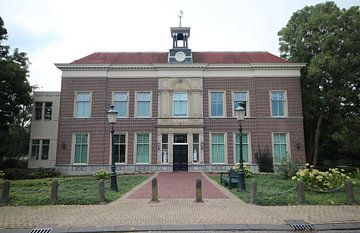 Oud weeshuis in Moordrecht, ooit raadhuis nu verzorgingstehuis