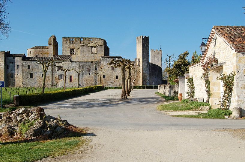 Larressingle, a medieval village in the Gers by Frank Photos
