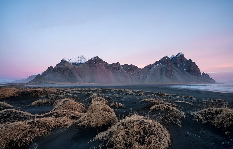 Stokksnes IJsland by Luc Buthker