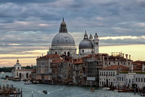 Canal Grande en Santa Maria della Salute kerk Venetië