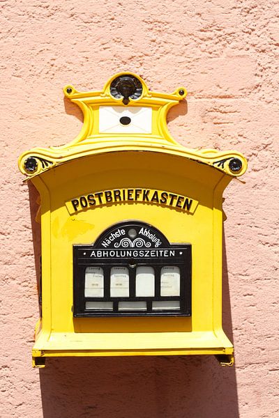 Ancienne boîte aux lettres jaune par Torsten Krüger