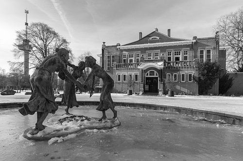De fontein voor Villa Parkzicht in Rotterdam in de sneeuw