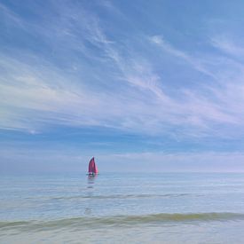 Zeilen op de Noordzee, op een zonnige, zomerse dag. van Jenco van Zalk