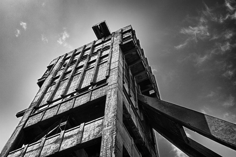 Verlassenes Bergwerk Turm 1 von Henk van Brecht