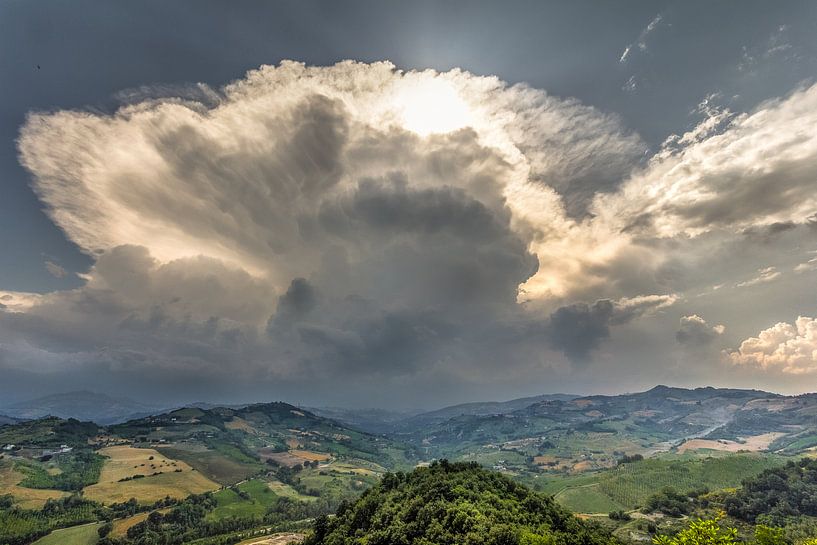 Montefino wolken van Ron van Ewijk