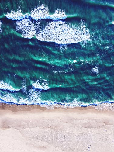 Strand und Wellen aus der Möwenperspektive