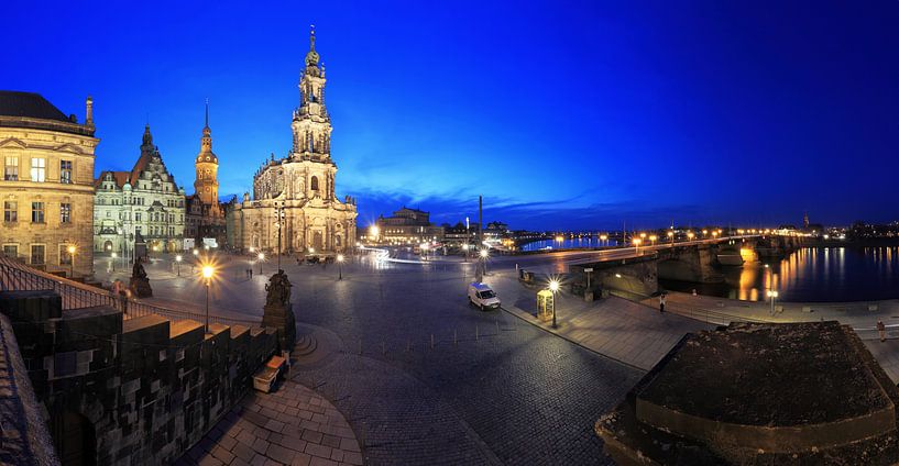 Dresden Skyline zur blauen Stunde von Frank Herrmann