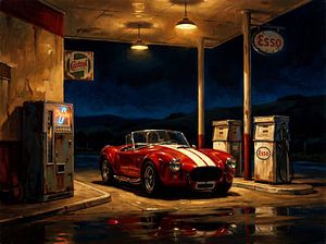Ford AC Cobra bei Nacht an einer Tankstelle