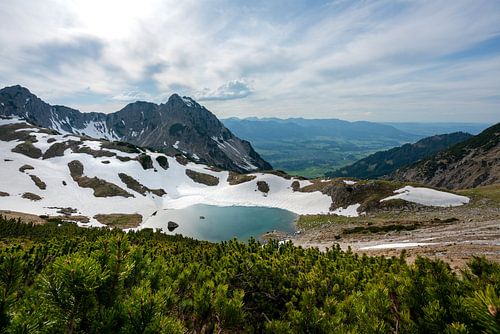 Uitzicht op de bovenste Gaisalpsee en de Rubihorn in Allgäu
