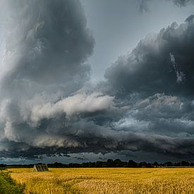 Thunderstorm on the way by Rene Wolf