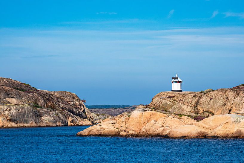 Lighthouse near the town of Fjällbacka in Sweden by Rico Ködder