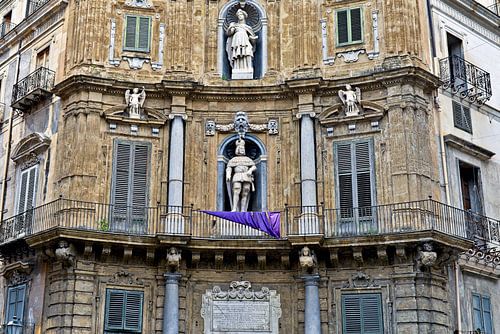 Siciliaans barokgebouw aan het Quattro Canti in Palermo