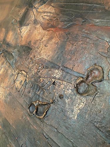 Gebarsten bronzen patina