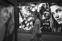 Starrende Gesichter.