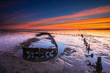 Ship wreck at the Wadden sea. sur AGAMI Photo Agency