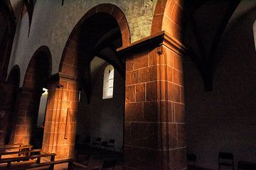 Lichtshow in Romaanse basiliek van Andreas Huth