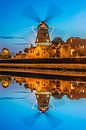 Molen, de Valk Montfoort tijdens blue hour. van Renzo Gerritsen thumbnail
