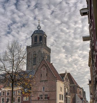 La tour Lebuinus et un ciel particulier