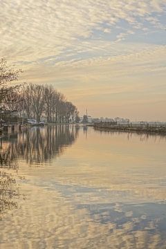 landschap met waterspiegeling van Dirk van Egmond