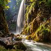 Waterval in wilde en romantische natuur - Waterval in een idyllische, ongerepte natuur van Christina Bauer Photos