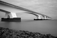 Uferdamm-Brücke