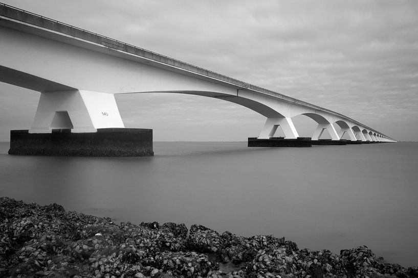 Uferdamm-Brücke von René Wolters
