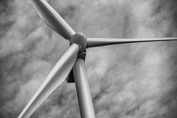 Windmill Maasvlakte by Leon Okkenburg