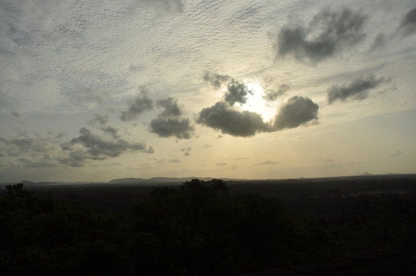 De mooie lucht van Sri Lanka by Gijs Bodzinga