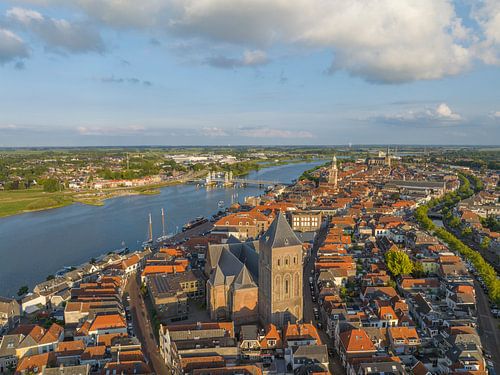Kampen van boven tijdens een zomerse zonsondergang
