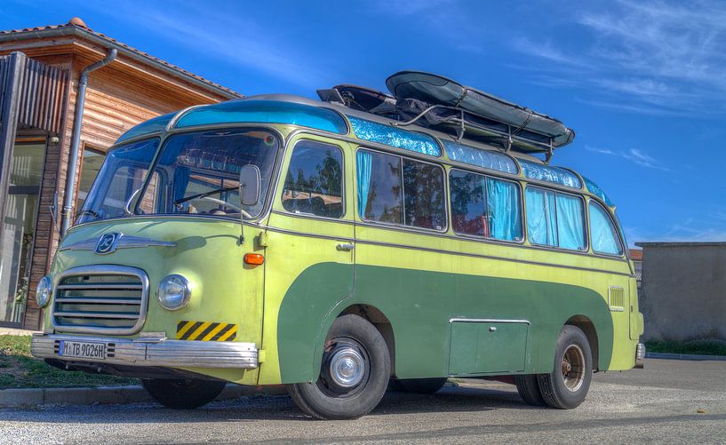 On an adventure with an old bus by RJH van de Kimmenade