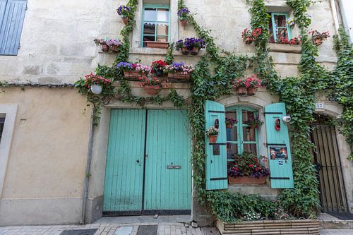 Huis met luiken in Arles, Provence, Frankrijk