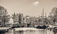 Grachtenpanden in het centrum van Amsterdam, zwart wit van Rietje Bulthuis thumbnail