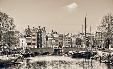 Maisons de Canal dans le centre d'Amsterdam, en noir et blanc