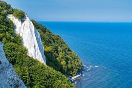 Ein Blick auf den Königsstuhl vom Victoria's Aussichtspunkt auf die Kreidefelsen der Ostsee von Andreas Völkel