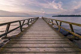 Bootssteg in Flensburg am Abend by Matthias Nolde