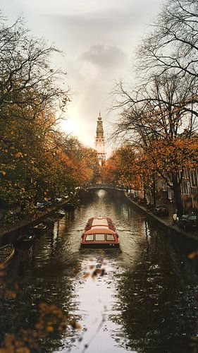 Rondvaartboot in Amsterdams gracht