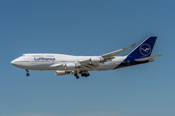 Boeing 747-400 van Lufthansa in haar nieuwe jasje, hier in de landing gefotografeerd bij de luchthav van Jaap van den Berg