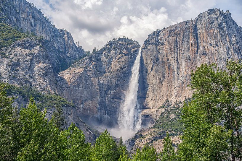 Upper Yosemite Falls - Encadré par la beauté par Joseph S Giacalone Photography