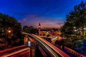 Landungsbrücken mit fahrender U-Bahn