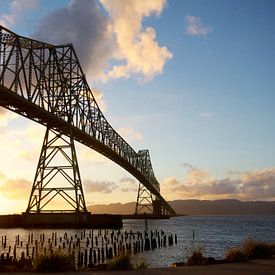 Zonsondergang bij de Astoria brug van Ineke Huizing