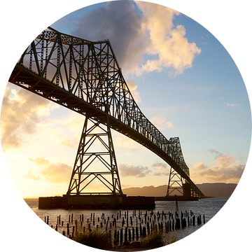 Zonsondergang bij de Astoria brug