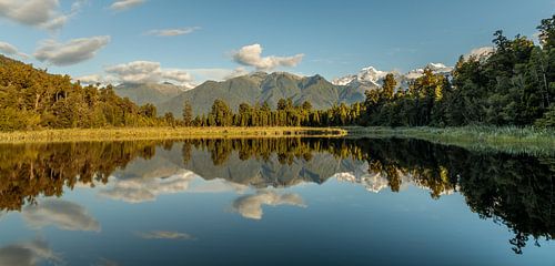 Reflectie op Lake Matheson, NZ, Nieuw-Zeeland - Panorama