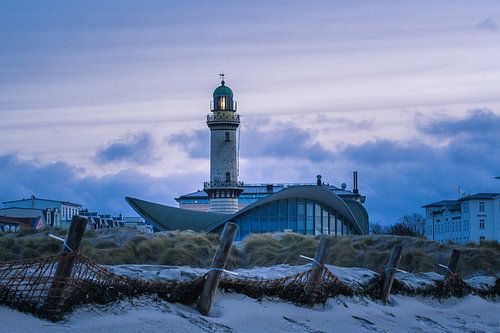 Vuurtoren van Warnemünde en de Teepott