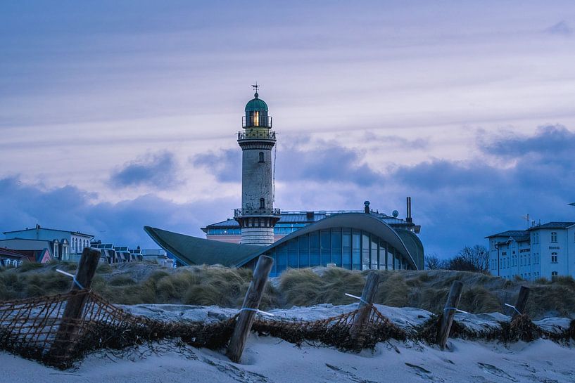 Le phare de Warnemünde et le Teepott par Christian Möller Jork