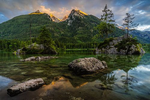 Zonsondergang, Hintersee Duitsland van Bob Slagter