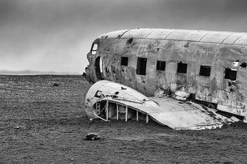 Dc-3 aircraft wreckage Iceland by Menno Schaefer